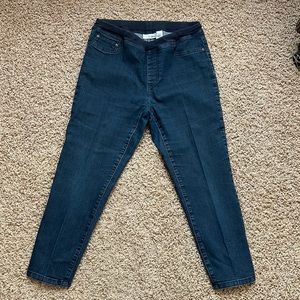 Chicos pull on cropped jeans